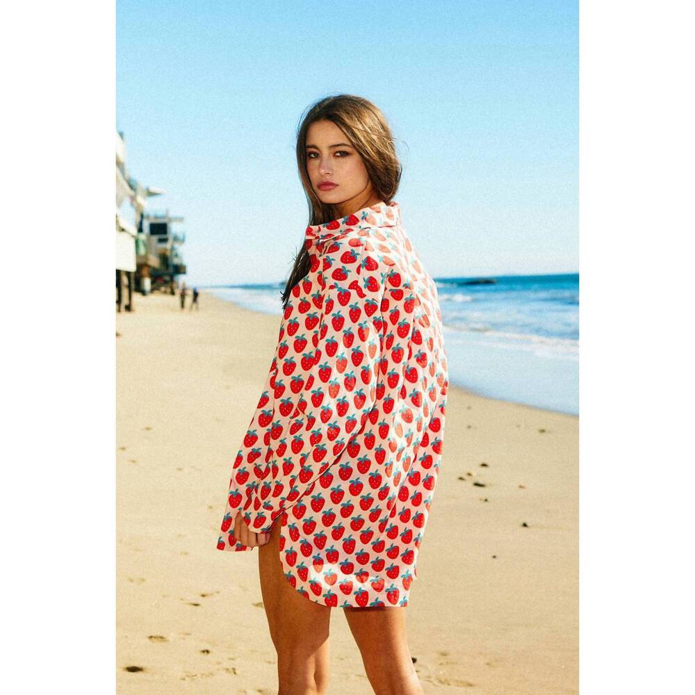 NEW BUCKETLIST oversized shirt dress in strawberry print - Picture 2 of 8